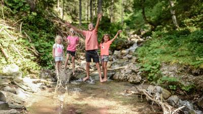 Wanderung über urige Hütten nach Hintermoos