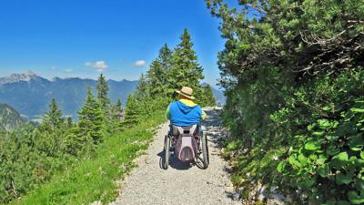 Barrierefreie Rolli-Wandertour auf dem Alpenrosenweg