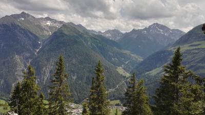 Ellbogener Spitze