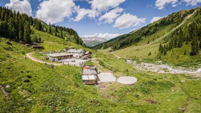Tritsch Alm mit Bergbahn