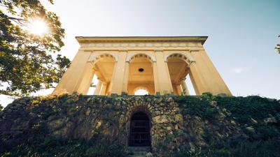 Rundwanderung zum Husarentempel