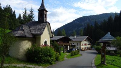 Zu Kühen und Buttermilch auf die Litzlalm