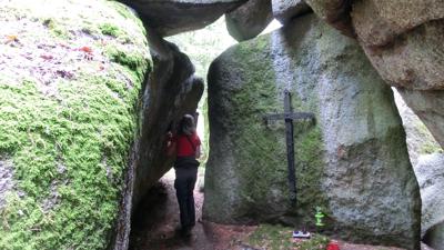 Wackelstein, Steinernes Kirchlein