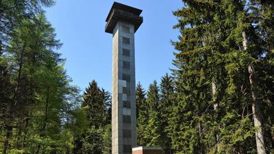 Zum Klausenturm, 850 m