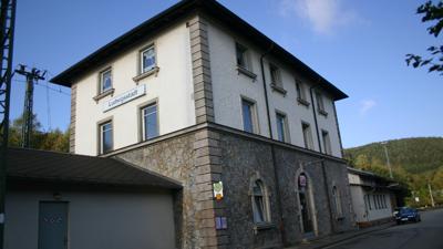 Zur romantischen Burg Lauenstein