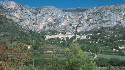 Moustiers-Ste-Marie und der Ravin du Riou