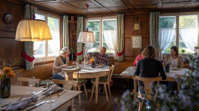 Wasser, Wein und Edelbrände – Überlinger Genusswanderung von Lippertsreute über das Schloss Salem zum St. Leonhard