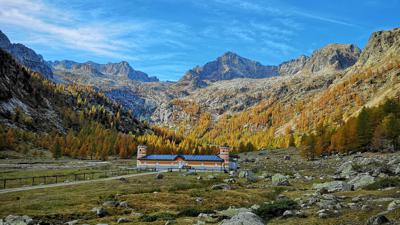 Die Questa-Hütte und der Valscura-Kreis